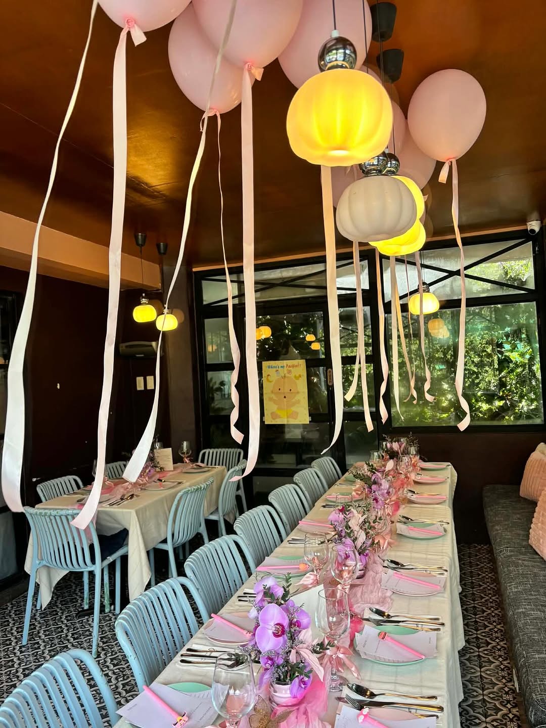Family dining at Flossom